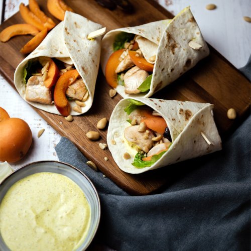 Kipwrap met kwarksaus en kerrie