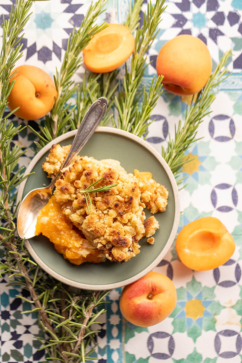 crumble-aux-abricots-et-romarin131